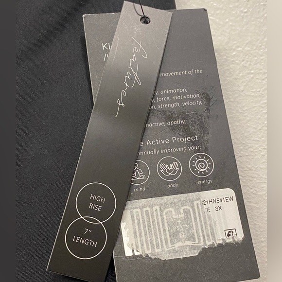 Kinesis high waisted 7” length workout shorts in black - Picture 6 of 7